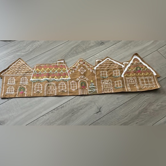 Cupcakes & Cashmere table runner mat Gingerbread Embroidered holiday Christmas - Picture 1 of 6